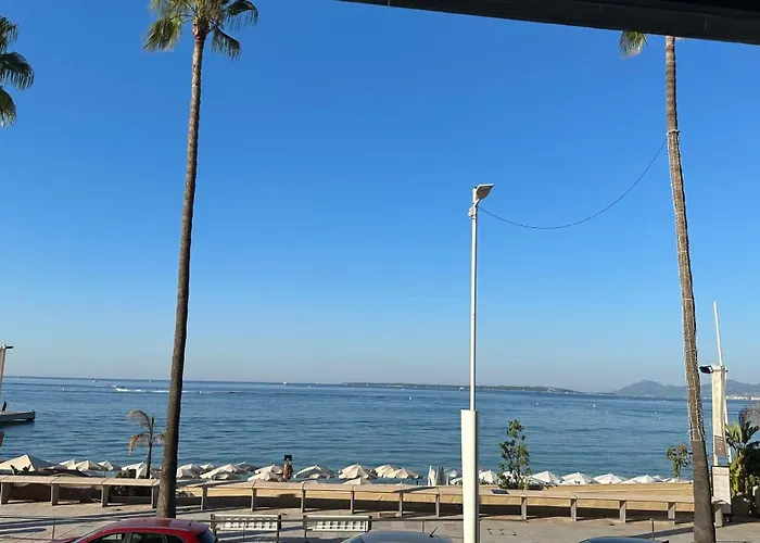 Paradou On The Beach, Amazing View, 3 Beds Daire Antibes